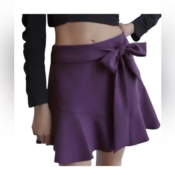 Zara Dresses & Skirts - Zara Bow Trim Skort in
Purple NWT.